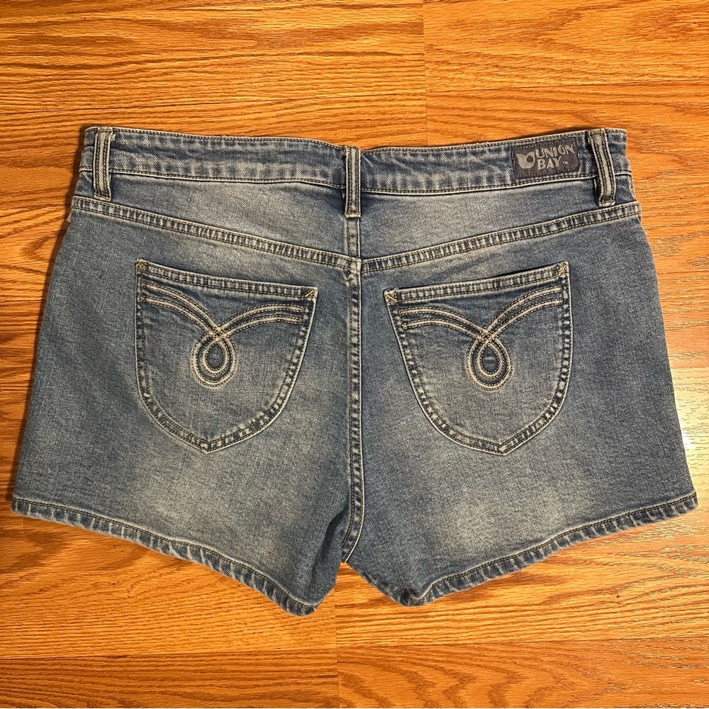 NWT UNIONBAY Jean Shorts with decorative pockets size 13/31 - Picture 4 of 6